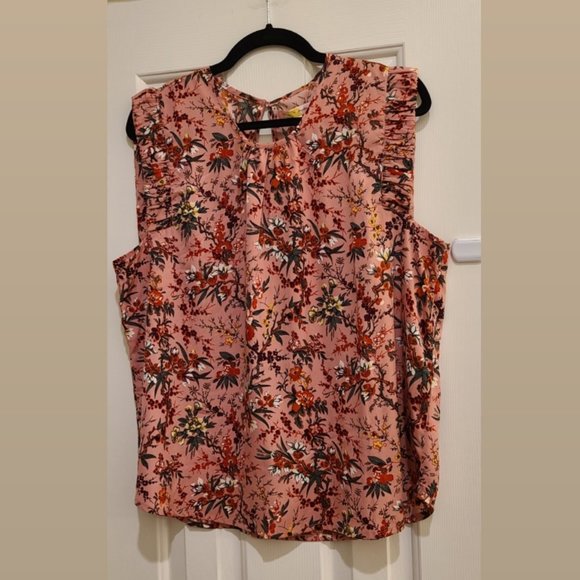 Floral tank with flutter sleeve edge - Picture 2 of 2
